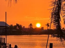 Cozy 2 BR Waterfront home with Heated Pool