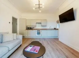 Freshly decorated apartment 10 mins from Cotswolds Child Friendly Great location with plenty of nearby free parking freestanding bath and outdoor private terrace area