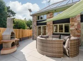 Woodpeckers - Stylish luxury property with hot tub