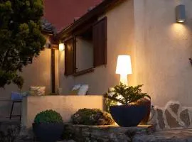A 20 min de Madrid en Ave CASITA con JARDIN PRIVADO, wifi, SMART TV 55p y aparcamiento en la puerta