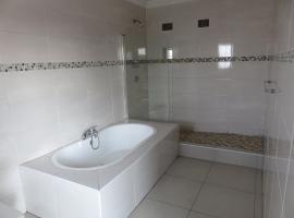 Sensual Sanctuary Boutique Spa, hotel in Witbank