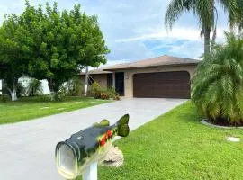 Cozy Coral Cottage with Tiki Hut, Mini Golf, Arcade and Grill