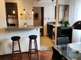 SUPERPRÁTICO-Amplo Apê com Garagem em bairro nobre
