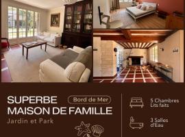 L'Ecrin de Famille Maison Mer & Bourg Gold Beach, hotel v destinaci Ver-sur-Mer
