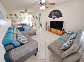 Peaceful Connexions Condo, hotel em Christ Church