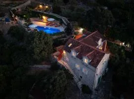 "Villa Kostela"-Villa in nature with 4 bedrooms, 2 bathrooms and 2 kitchens
