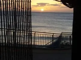 Casa cueva primera línea playa