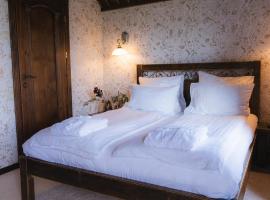 Nordian chalet next to Bukovel ski lift, hotel i Bukovel