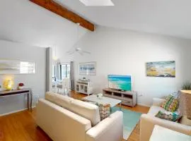 Beach Rd, 300ft to Beach Access & 500ft to Siesta Key Village, 2bdr