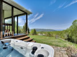 Idyllic Nature Retreat - Hot tub and Scenic Views, hotel v destinaci Baie-Saint-Paul