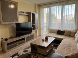 Cozy apartment - free parking, hotel que acepta mascotas en Plovdiv