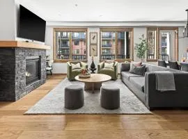 NEW Spacious MTN View Condo, PRIME location with Hot Tub, Free National Park Pass, Huge Patio, BBQ, Sleeps 7、キャンモアのコンドミニアム