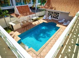 Big area!! Cozy Beach pool villa 5 private bedrooms, hotel en Sur de Pattaya