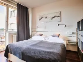 High-Sky O2 arena Apartment with garage parking and AC
