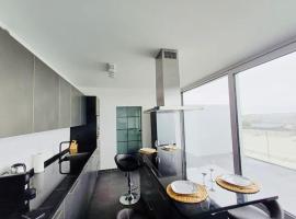 2 bedrooms Penthouse in Center w Terrace&Parking, hotel v destinaci Hesperange
