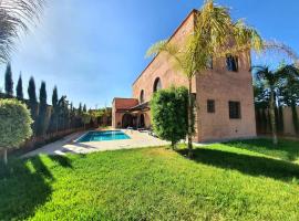 villa a marrakech with warm pool, hotel v Marrákéši