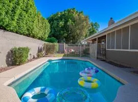 Cozy Winter Getaway Heated Pool l Family Friendly