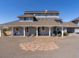 Whispering Oaks Manor-Pets Ok, Spa, Game room, hotel in Paso Robles