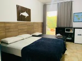 SUÍTE PRIVATIVA RIVIERA & ITAGUARÉ 100mts de 2 praias!、ベルチオガのビーチ周辺のバケーションレンタル