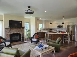 Charming Rural Retreat Entire Home Cozy New for 8