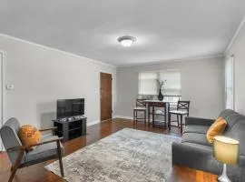 Top-Floor 1BR Apartment in Omaha