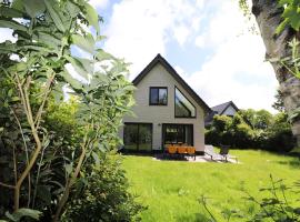 Bungalow in Texel near National Park Dunes, Hotel in Westermient