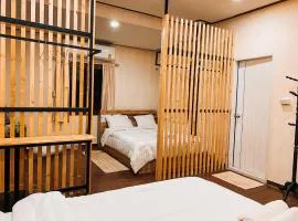 บ้านชมธาร บ้านสวนสราญชล