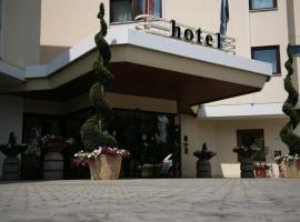 Hotel Bassetto, khách sạn có chỗ đậu xe ở Ferentino