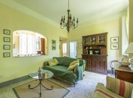 Holiday Home Tuscany with Pool Access, Hotel in Marti