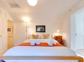 Pass the Keys Charming Cottage in City Centre with Free parking