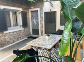 The Local Pin House - Ευρύχωρη μονοκατοικία, Λαμία, khách sạn ở Lamía