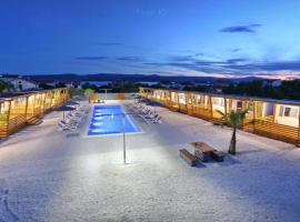 Mobilheim Camping 6 Personen Pool am Meer, hotel v Turanji