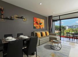 1bdr Spacious Studio near NaiHarn Beach by Capital Pro, готель у місті Пхукет-Таун