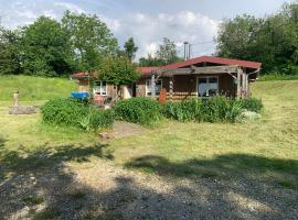Cabane Sarrogna - Lac de Vouglans, hotel v destinaci Sarrogna