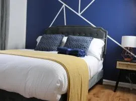 3BR Luxury Stay Near Billing Aquadrome - Elegant 3-Bedrooms One-and-Half Bathrooms Home - Sleeps 8 - Free Parking and Complimentary Access to Billing Aquadrome Holiday Village