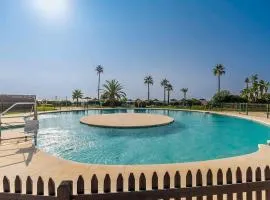 122-Luxury Beachfront Apartment, Views and Pool