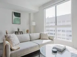 Blueground Long Beach pool gym near bars LAX-1260