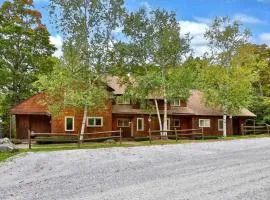 93 Glazebrook Rd, Unit E2 - Ski Condo - Summer Pool - Close to Mountain!