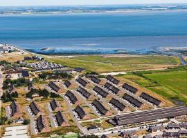 6 person holiday home on a holiday park in Rømø: Sønderby şehrinde bir otel