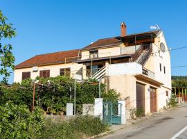 Apartments Vesna, hotel en Luka