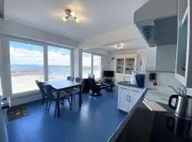 Duplex 2 chambres face à la plage avec parking, au top à Trégastel - FR-1-368-204