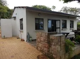 2 Bed cottage with sea views and lovely gardens