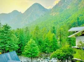 Hotel Vansh-A hotel with private Lawn and Parking