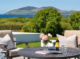 Cosy two bedroom cottage in Waterville with sea views, hotel v destinaci Waterville