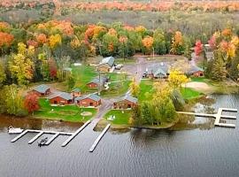 Lena's Northern Pines Resort, hotel de playa en Park Falls