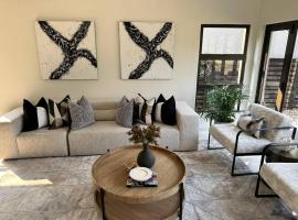 Luxury Escape - Pecanwood Golf Estate - Hartbeespoort, luxusní hotel v destinaci Hartbeespoort