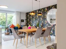 Spacious Family Oasis Explore with Ease - Pass the Keys
