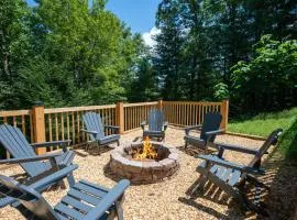 Blue Line Vista - Private Cabin Ellijay GA - Hot Tub, Game Room, Fire Pit, Private Balcony, Outdoor Dining - Ellijay, GA