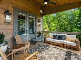 Elevated Escape - Luxurious Mountain Views - Hot Tub, Game Room, Fire Pit, Full Mountain Views - Escape to Luxury North Georgia