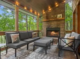 BeauJax Cabin - Pet friendly, hot tub, game room, fireplaces, outdoor fire pit, gas grill - Blue Ridge, GA